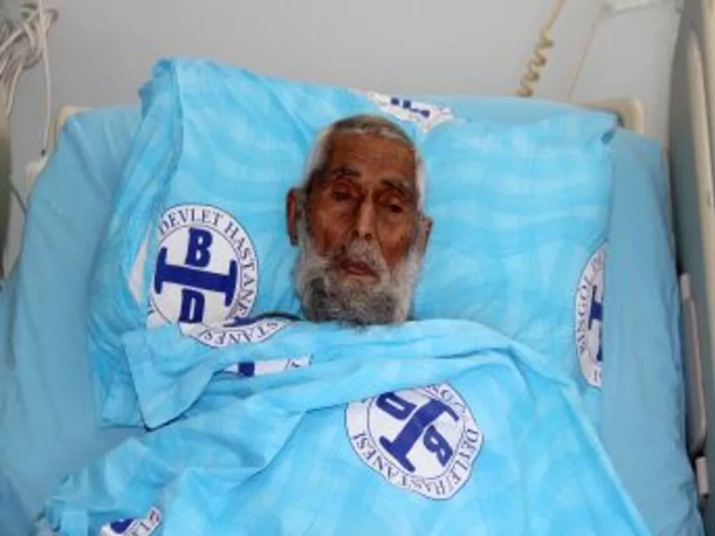 Asırlık Hastaya Bingöl'de Prostat Ameliyatı Yapıldı.